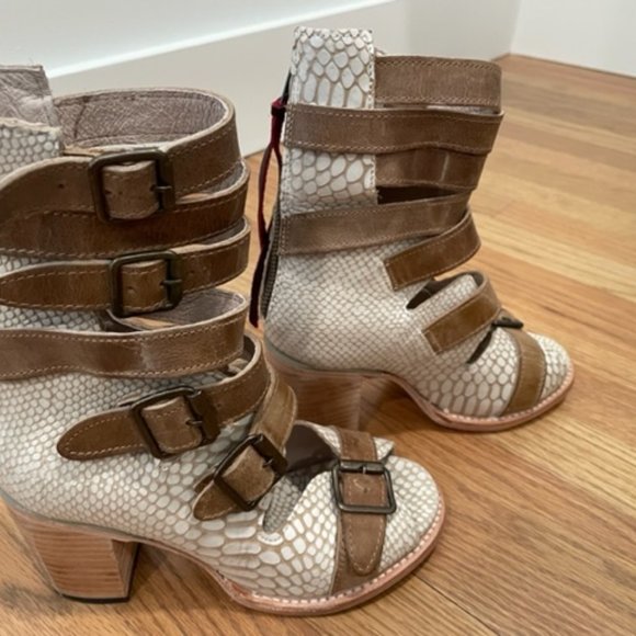 **SOLD** Freebird by Steven White Snake Bond - Picture 4 of 6